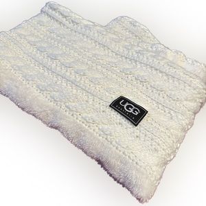 UGG white Infinity white knitted scarf